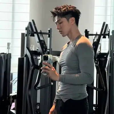 邹雅